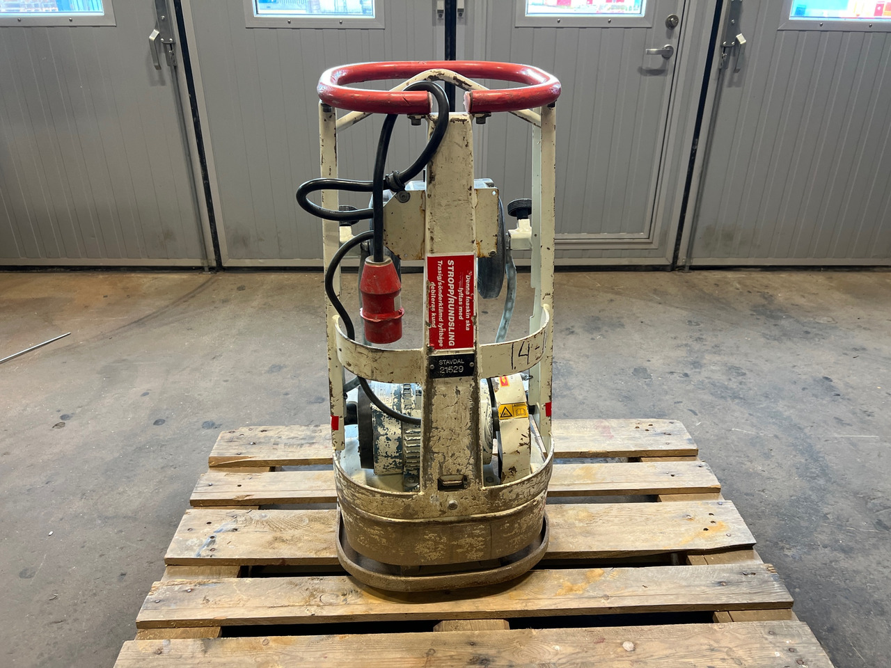 Swepac Fr85/ fr1443 - Vibratory plate: picture 1 Swepac Fr85/ fr1443 - Vibratory plate: picture 1