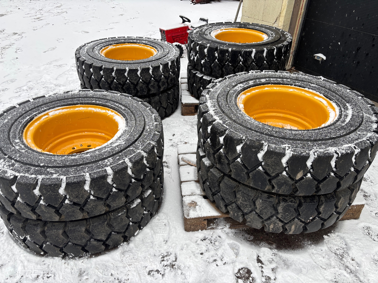 Trelleborg T-900 - Tire for Construction machinery: picture 1 Trelleborg T-900 - Tire for Construction machinery: picture 1