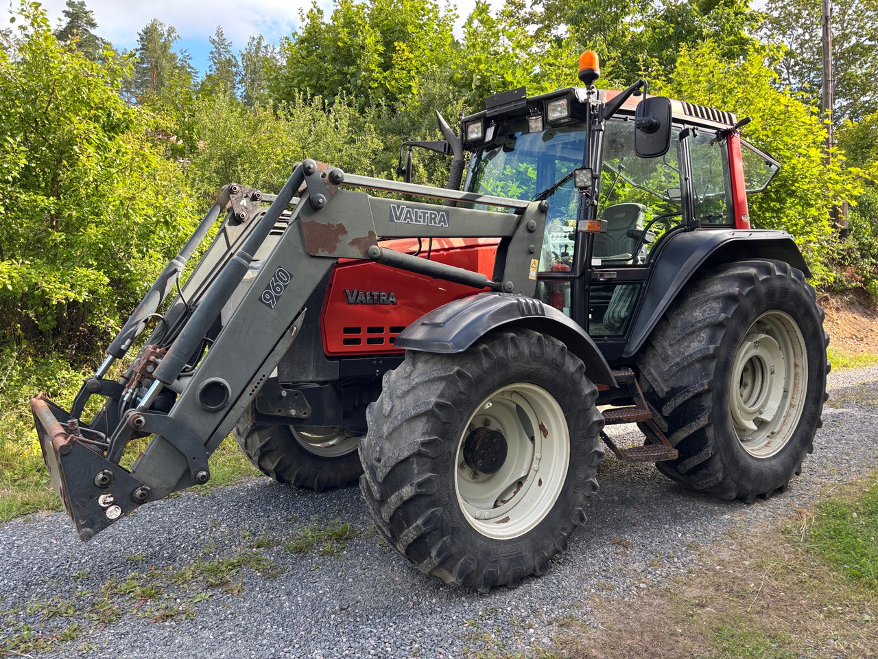 Valtra 6550 HiTech - Farm tractor: picture 1 Valtra 6550 HiTech - Farm tractor: picture 1