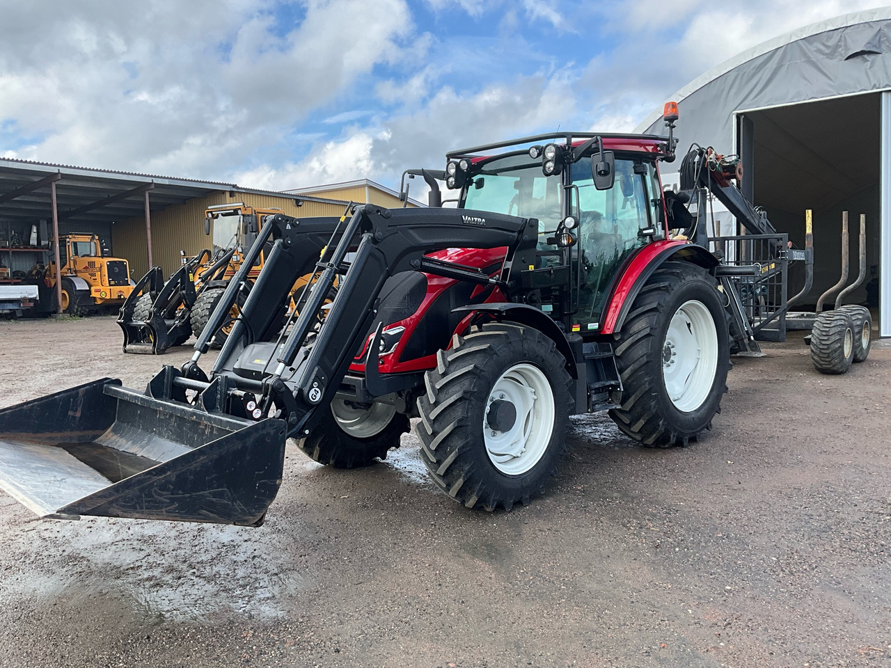 Valtra A115MH4 - Farm tractor: picture 1 Valtra A115MH4 - Farm tractor: picture 1