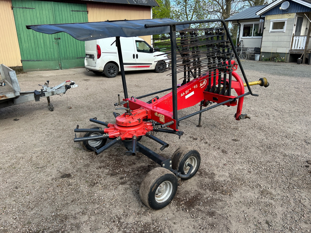 Vicon Andrex 393 - Tedder/ Rake: picture 1 Vicon Andrex 393 - Tedder/ Rake: picture 1