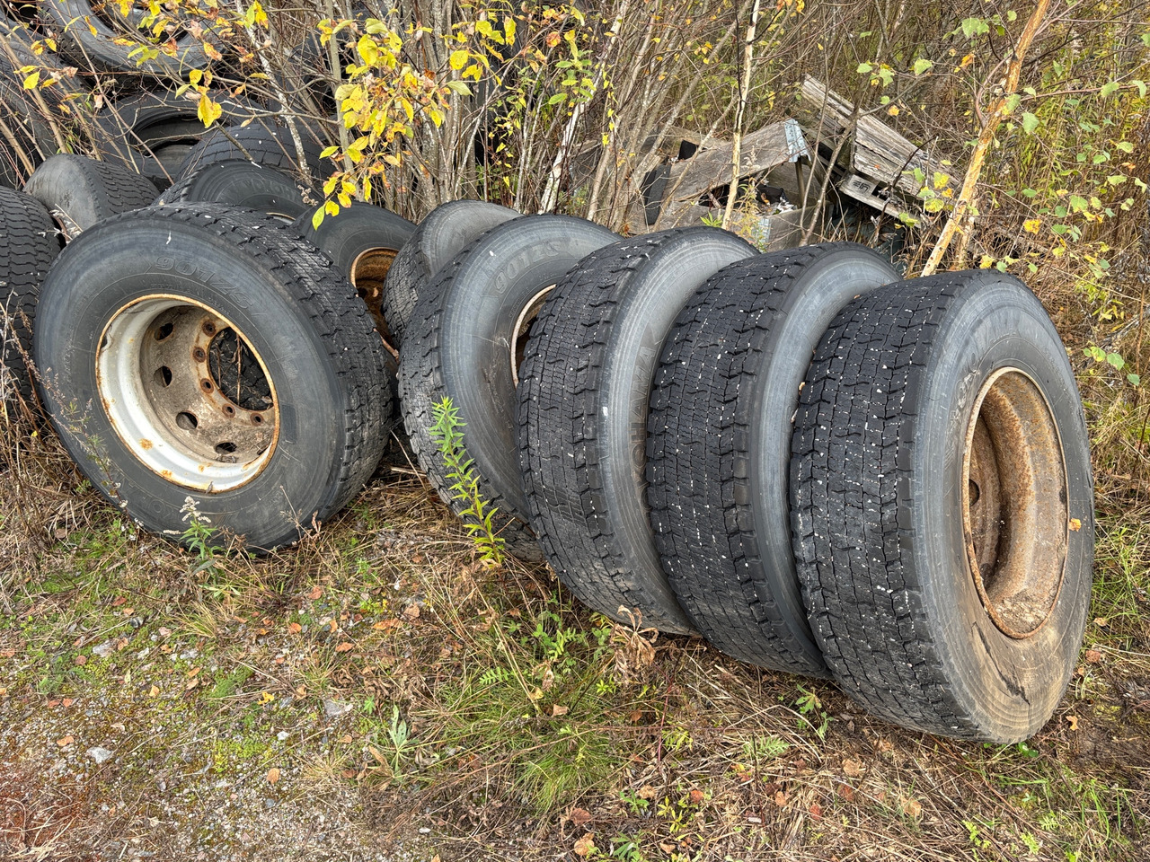 Yokohama 295/80R22,5 - Wheel and tire package for Truck: picture 1 Yokohama 295/80R22,5 - Wheel and tire package for Truck: picture 1