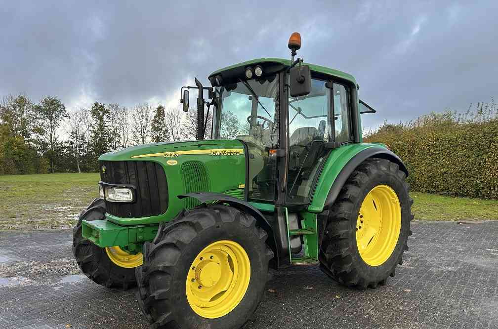 John Deere 6220 premium, 7500 uur MARGEPRIJS - Farm tractor: picture 1 John Deere 6220 premium, 7500 uur MARGEPRIJS - Farm tractor: picture 1