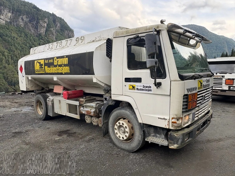 Volvo FL 7 Volvo FL7 285 Fuel tanker 4x2 - Tank truck: picture 2 Volvo FL 7 Volvo FL7 285 Fuel tanker 4x2 - Tank truck: picture 2