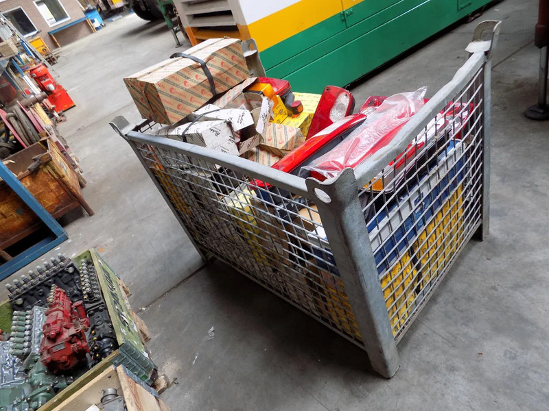 Verlichting voor truck en trailer HELLA VERLICHTING truck en trailer - Tail light: picture 3 Verlichting voor truck en trailer HELLA VERLICHTING truck en trailer - Tail light: picture 3