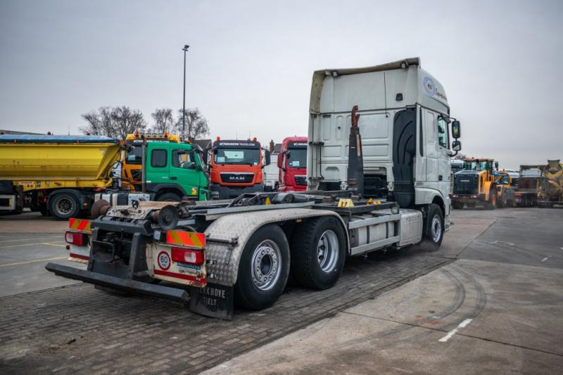DAF XF 105.460 - AJK + intarder - Hook lift truck: picture 3 DAF XF 105.460 - AJK + intarder - Hook lift truck: picture 3