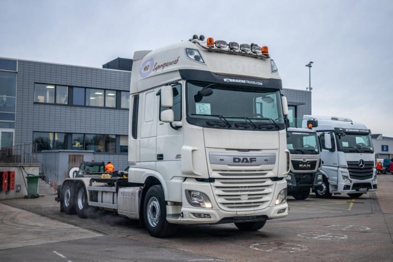 DAF XF 105.460 - AJK + intarder - Hook lift truck: picture 2 DAF XF 105.460 - AJK + intarder - Hook lift truck: picture 2