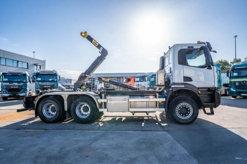 Iveco X-WAY 460 - HYVA - 91000 KM - Hook lift truck: picture 3 Iveco X-WAY 460 - HYVA - 91000 KM - Hook lift truck: picture 3