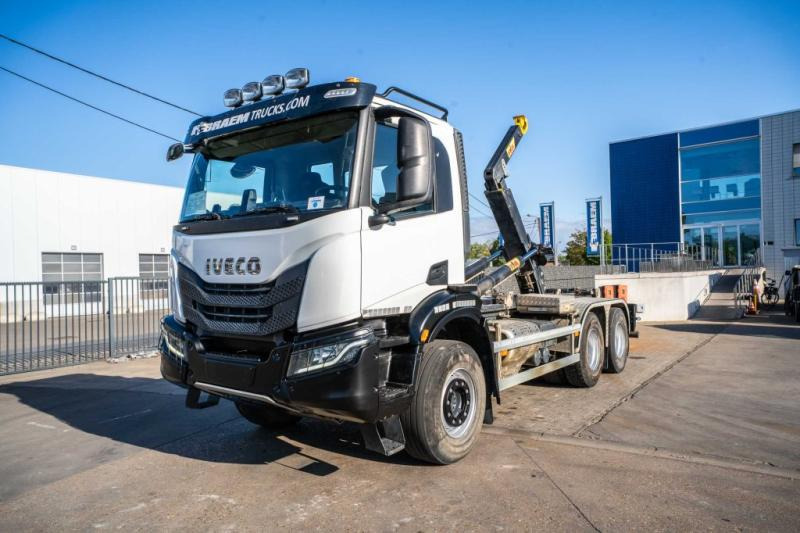 Iveco X-WAY 460 - HYVA - 91000 KM - Hook lift truck: picture 1 Iveco X-WAY 460 - HYVA - 91000 KM - Hook lift truck: picture 1