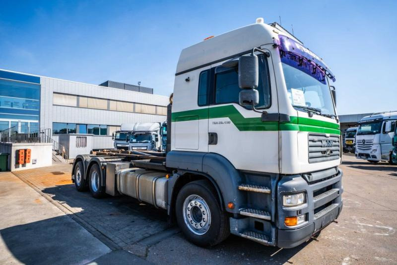 MAN TGA 26.430 LL - Hook lift truck: picture 2 MAN TGA 26.430 LL - Hook lift truck: picture 2