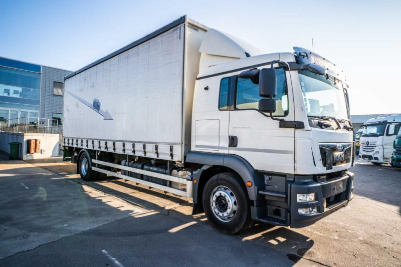 MAN TGM 18.340 BL+DHOLLANDIA - Curtainsider truck: picture 2 MAN TGM 18.340 BL+DHOLLANDIA - Curtainsider truck: picture 2