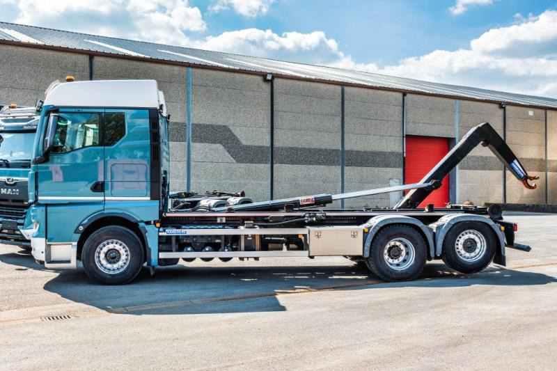 MAN TGX 26.470 6X2-4 LL +AJK - Hook lift truck: picture 2 MAN TGX 26.470 6X2-4 LL +AJK - Hook lift truck: picture 2
