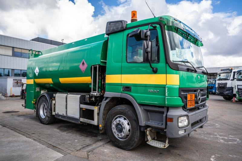 Mercedes ACTROS 1832 +12.000 L/3 comp. - Tank truck: picture 2 Mercedes ACTROS 1832 +12.000 L/3 comp. - Tank truck: picture 2