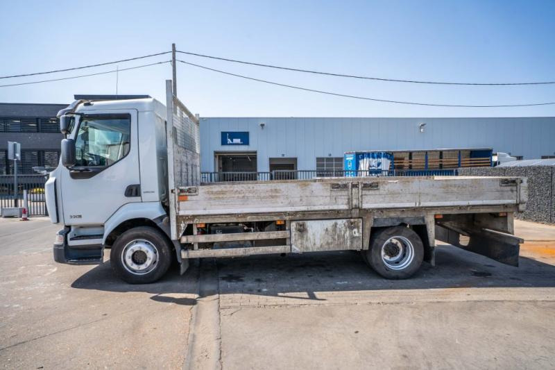 Renault MIDLUM 220 (12T) DXI - Dropside/ Flatbed truck: picture 3 Renault MIDLUM 220 (12T) DXI - Dropside/ Flatbed truck: picture 3