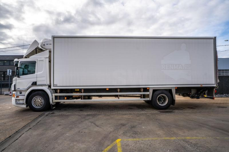 Scania P320 - THERMOKING T-1000R - Refrigerator truck: picture 4 Scania P320 - THERMOKING T-1000R - Refrigerator truck: picture 4