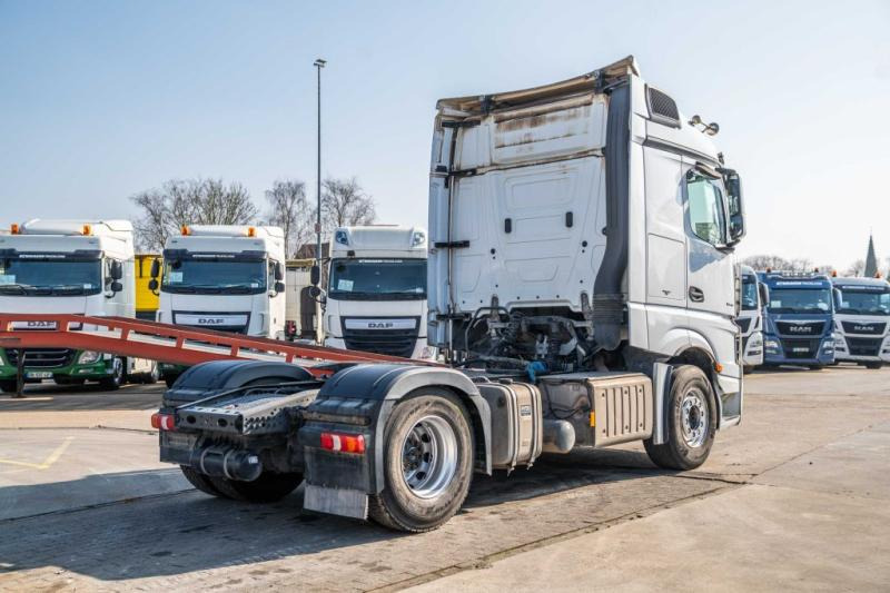 Mercedes ACTROS 1846 LS + kiphydr. - Tractor unit: picture 4 Mercedes ACTROS 1846 LS + kiphydr. - Tractor unit: picture 4