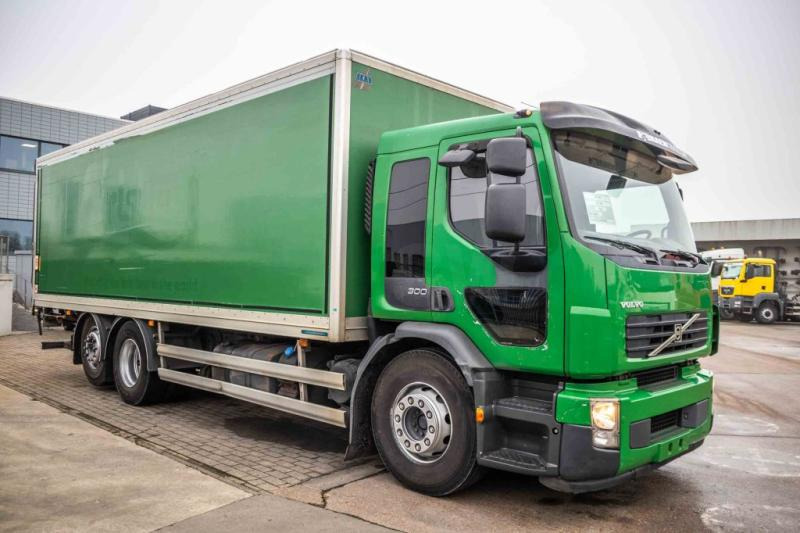 Volvo FE 300-6x2 - Box truck: picture 2 Volvo FE 300-6x2 - Box truck: picture 2