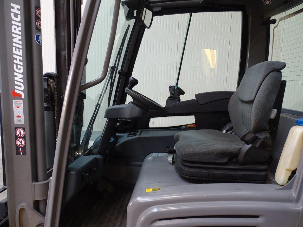 Electric forklift Jungheinrich EFG316: picture 7