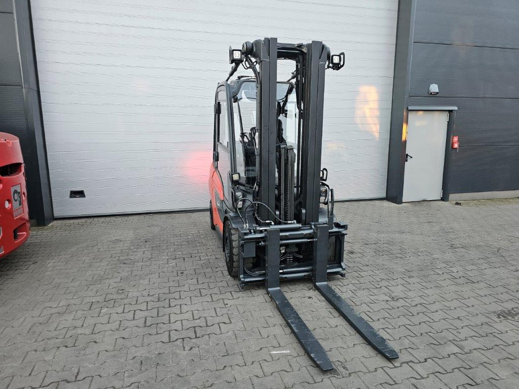 Linde H35D-01 - TRIPLEX - NEU MODEL - Diesel forklift: picture 4 Linde H35D-01 - TRIPLEX - NEU MODEL - Diesel forklift: picture 4