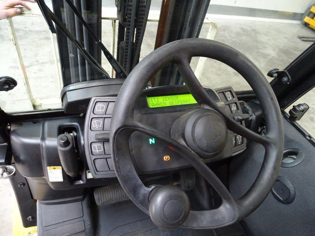 Yale GLP30VX - TRIPLEX - Forklift: picture 5 Yale GLP30VX - TRIPLEX - Forklift: picture 5