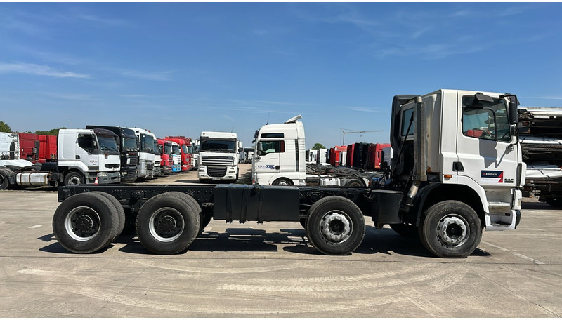 DAF 85 CF 430 (EURO 3 / MANUAL GEARBOX / BOITE MANUELLE / BIG HUB / 8X4 / STEEL SUSP. / LAMES) - Cab chassis truck: picture 3 DAF 85 CF 430 (EURO 3 / MANUAL GEARBOX / BOITE MANUELLE / BIG HUB / 8X4 / STEEL SUSP. / LAMES) - Cab chassis truck: picture 3