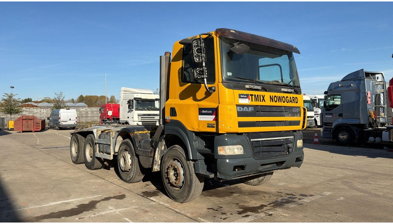 DAF CF 85.360 (BOITE MANUELLE / MANUAL GEARBOX / BIG HUB / GRAND PONT / LAMES / 8X4) - Cab chassis truck: picture 3 DAF CF 85.360 (BOITE MANUELLE / MANUAL GEARBOX / BIG HUB / GRAND PONT / LAMES / 8X4) - Cab chassis truck: picture 3