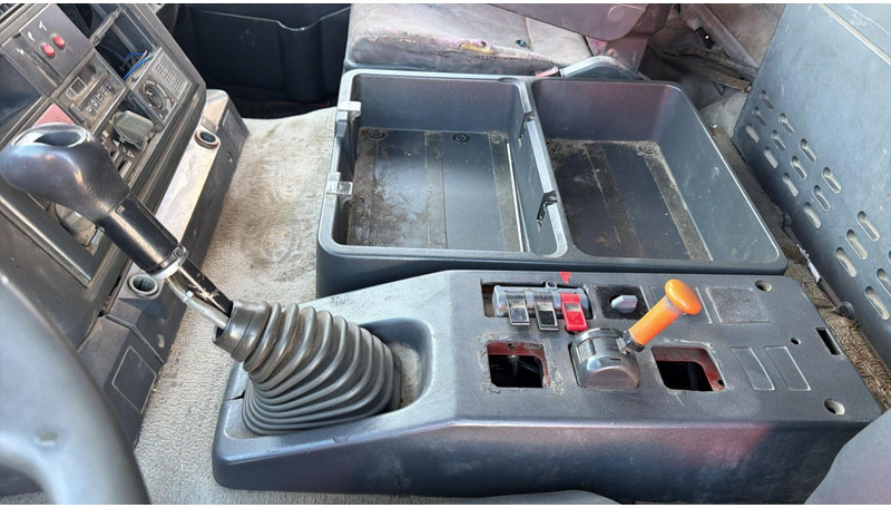 Iveco Eurotrakker 260 E 34 (POMPE MANUELLE / MANUAL PUMP / LAMES / GRAND PONT / BOITE MANUELLE) on lease Iveco Eurotrakker 260 E 34 (POMPE MANUELLE / MANUAL PUMP / LAMES / GRAND PONT / BOITE MANUELLE): picture 15