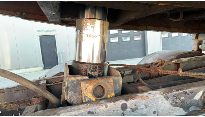 Iveco Eurotrakker 260 E 34 (POMPE MANUELLE / MANUAL PUMP / LAMES / GRAND PONT / BOITE MANUELLE) on lease Iveco Eurotrakker 260 E 34 (POMPE MANUELLE / MANUAL PUMP / LAMES / GRAND PONT / BOITE MANUELLE): picture 12