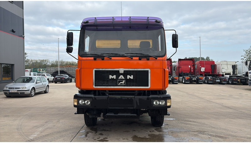 MAN 26.322 (MANUAL PUMP / POMPE MANUELLE / LAMES / STEEL SUSP. / GRAND PONT / BIG AXLE) - Tipper: picture 2 MAN 26.322 (MANUAL PUMP / POMPE MANUELLE / LAMES / STEEL SUSP. / GRAND PONT / BIG AXLE) - Tipper: picture 2