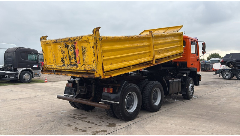 MAN 26.322 (MANUAL PUMP / POMPE MANUELLE / LAMES / STEEL SUSP. / GRAND PONT / BIG AXLE) - Tipper: picture 4 MAN 26.322 (MANUAL PUMP / POMPE MANUELLE / LAMES / STEEL SUSP. / GRAND PONT / BIG AXLE) - Tipper: picture 4