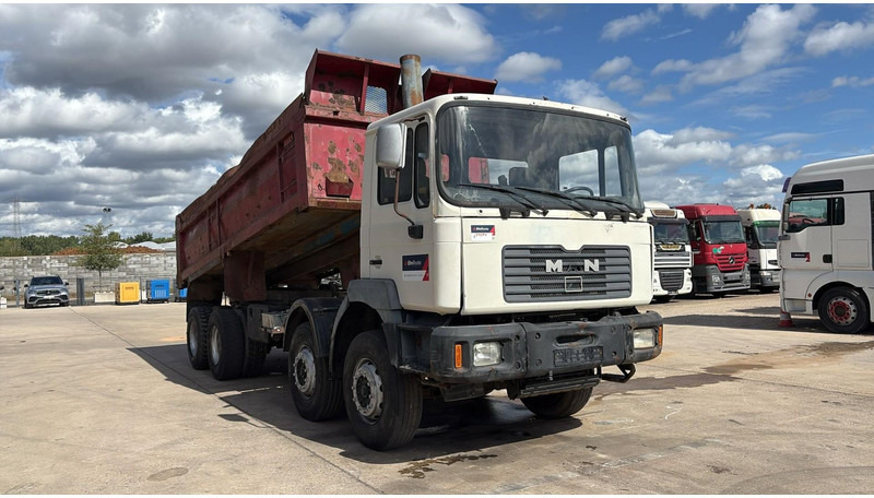 MAN 35.372 (MANUAL PUMP / 6 CYLINDER / BIG AXLE / STEEL SUSP.) - Tipper: picture 2 MAN 35.372 (MANUAL PUMP / 6 CYLINDER / BIG AXLE / STEEL SUSP.) - Tipper: picture 2