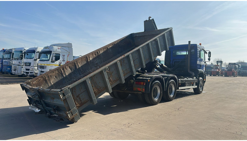MAN TGA 26.460 (WITH CONTAINER / BELGIAN TRUCK / PERFECT / 6X4 / MANUAL GEARBOX / BOITE MANUELLE) - Hook lift truck: picture 5 MAN TGA 26.460 (WITH CONTAINER / BELGIAN TRUCK / PERFECT / 6X4 / MANUAL GEARBOX / BOITE MANUELLE) - Hook lift truck: picture 5