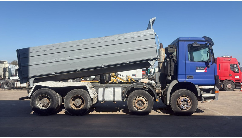 Mercedes-Benz ACTROS 3243 (FREINS TAMBOUR / EPS / 3 PEDALES / LAMES / GRAND PONT / STEEL SUSP. / V6) - Tipper: picture 4 Mercedes-Benz ACTROS 3243 (FREINS TAMBOUR / EPS / 3 PEDALES / LAMES / GRAND PONT / STEEL SUSP. / V6) - Tipper: picture 4