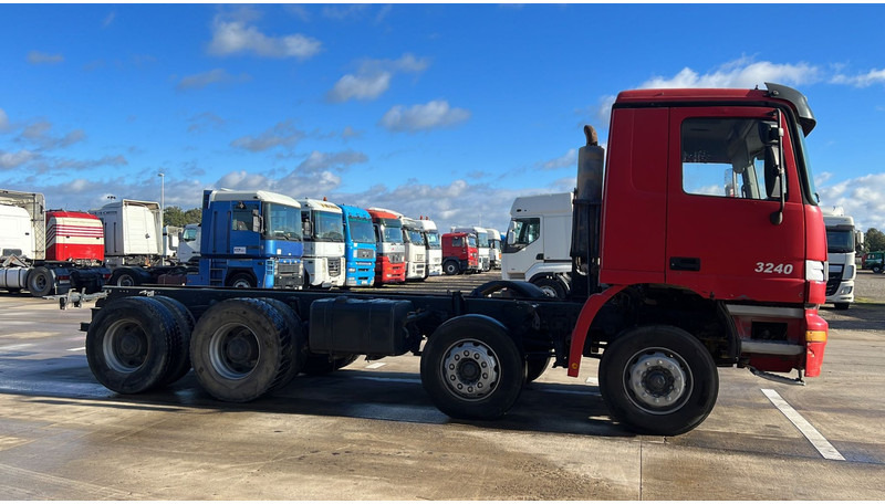 Mercedes-Benz Actros 3240 (GRAND PONT / LAMES / EPS / MP1 / 12 ROUES) - Cab chassis truck: picture 5 Mercedes-Benz Actros 3240 (GRAND PONT / LAMES / EPS / MP1 / 12 ROUES) - Cab chassis truck: picture 5