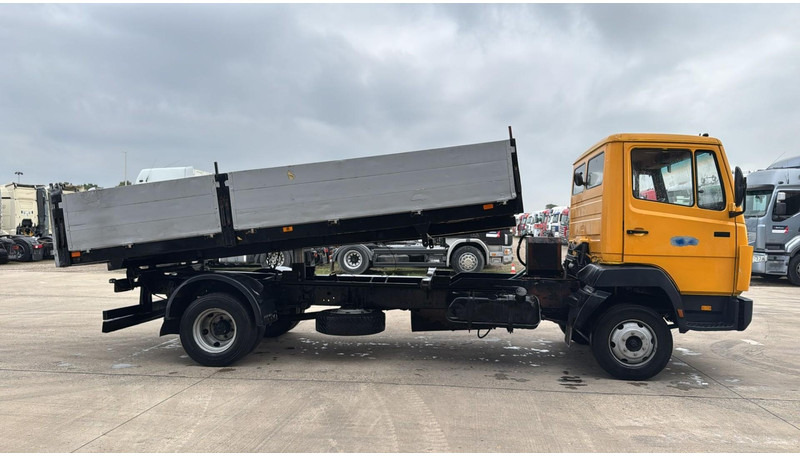 Mercedes-Benz SK 814 (MANUAL PUMP / POMPE MANUELLE / LAMES) - Tipper: picture 3 Mercedes-Benz SK 814 (MANUAL PUMP / POMPE MANUELLE / LAMES) - Tipper: picture 3