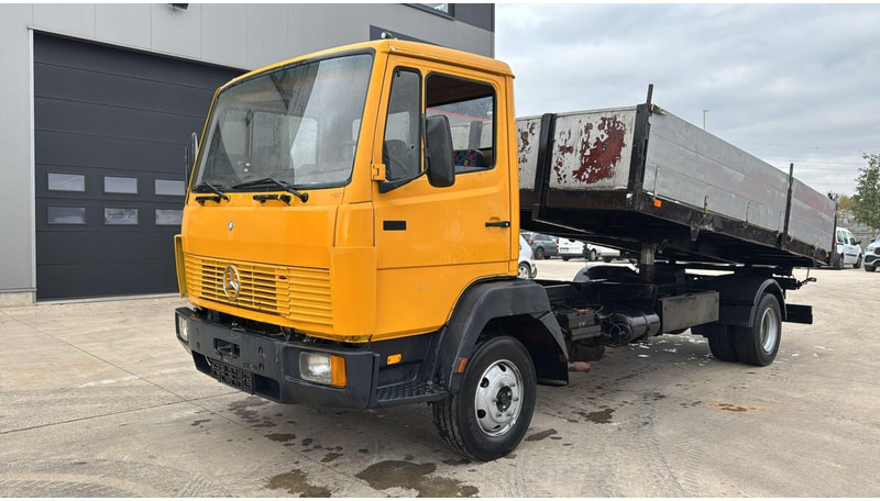 Mercedes-Benz SK 814 (MANUAL PUMP / POMPE MANUELLE / LAMES) - Tipper: picture 1 Mercedes-Benz SK 814 (MANUAL PUMP / POMPE MANUELLE / LAMES) - Tipper: picture 1