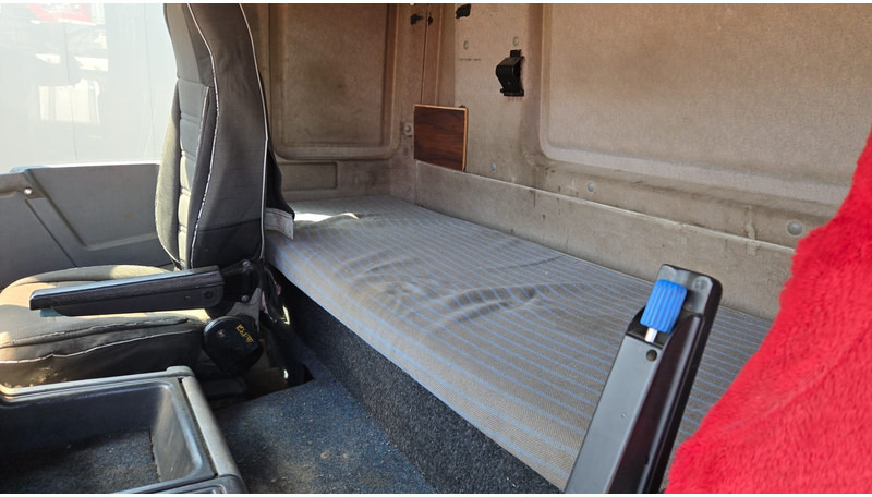 Tractor unit DAF 95 ATI 400 (EURO 2 / MANUAL PUMP / MANUAL GEARBOX / POMPE MANUELLE): picture 13