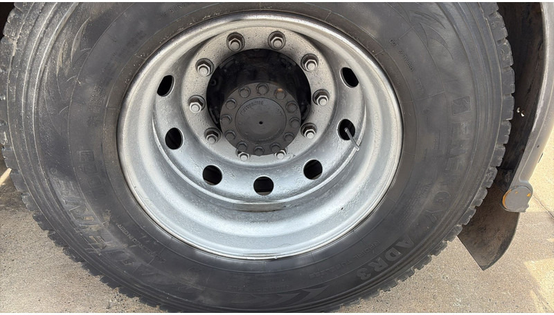 Tractor unit MAN 25.403 (6X2 / 6 CYLINDER / EURO 2 / MANUAL GEARBOX / 8 TYRES): picture 14