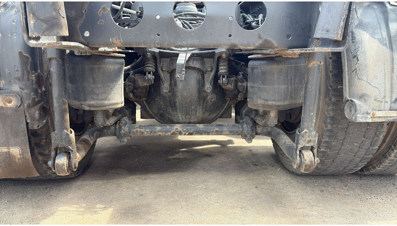 Tractor unit MAN 25.403 (6X2 / 6 CYLINDER / EURO 2 / MANUAL GEARBOX / 8 TYRES): picture 15