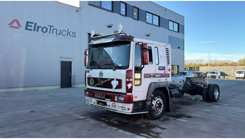 Cab chassis truck Volvo FL 6 - 220 (MANUAL GEARBOX / BOITE MANUELLE / 8 TONNES): picture 1