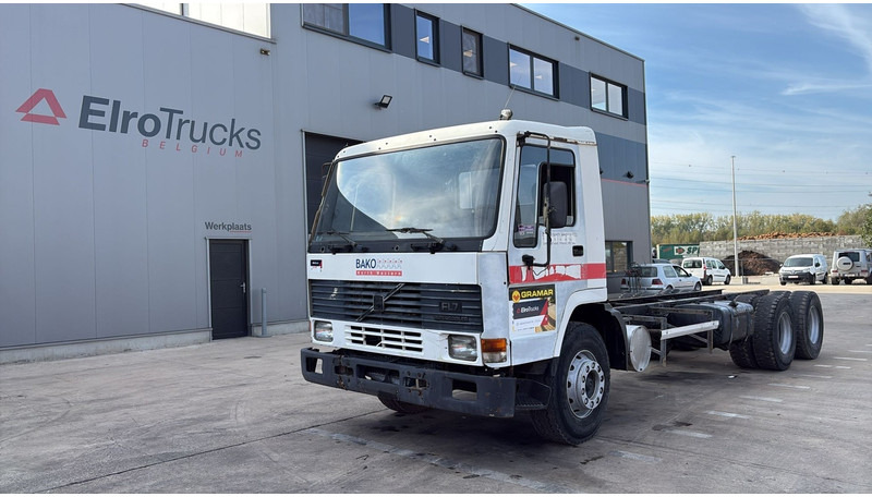 Volvo FL 7 (6X4 / LAMES / POMPE MANUELLE / MANUAL PUMP / STEEL SUSP.) - Cab chassis truck: picture 1 Volvo FL 7 (6X4 / LAMES / POMPE MANUELLE / MANUAL PUMP / STEEL SUSP.) - Cab chassis truck: picture 1