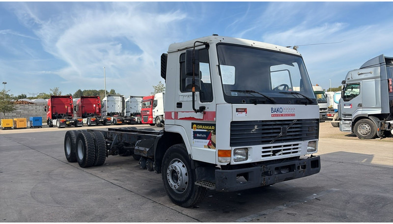 Volvo FL 7 (6X4 / LAMES / POMPE MANUELLE / MANUAL PUMP / STEEL SUSP.) - Cab chassis truck: picture 3 Volvo FL 7 (6X4 / LAMES / POMPE MANUELLE / MANUAL PUMP / STEEL SUSP.) - Cab chassis truck: picture 3