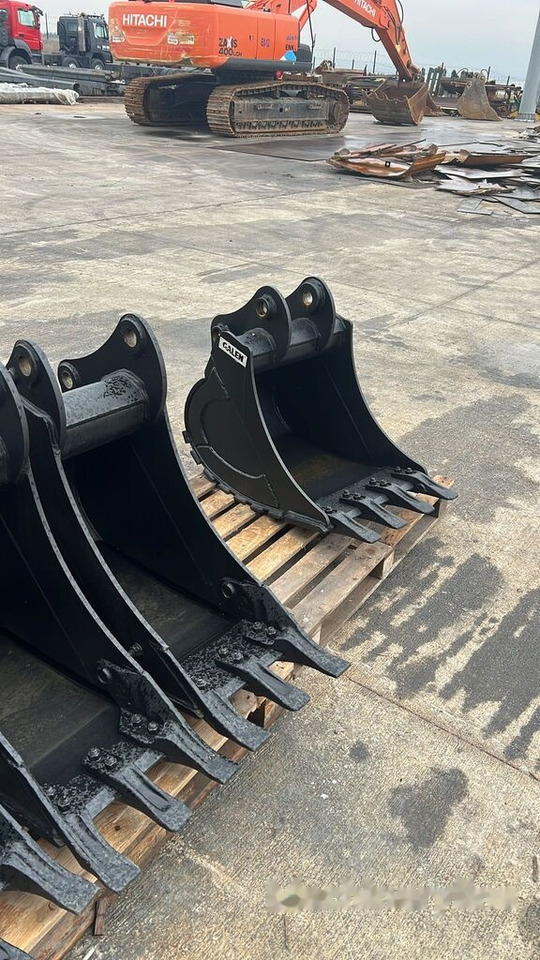 Caterpillar 305 Digging Bucket - Excavator bucket: picture 4 Caterpillar 305 Digging Bucket - Excavator bucket: picture 4
