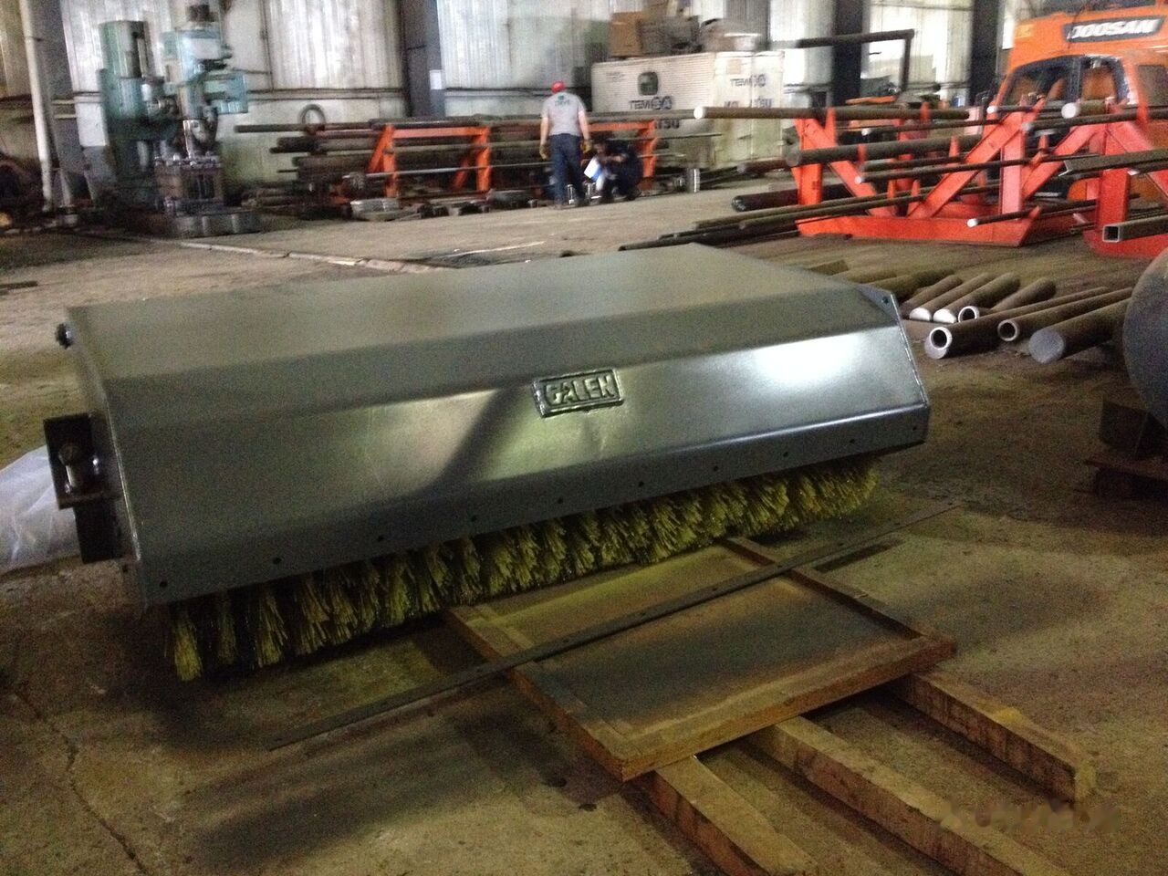 Galen New - Broom: picture 2 Galen New - Broom: picture 2