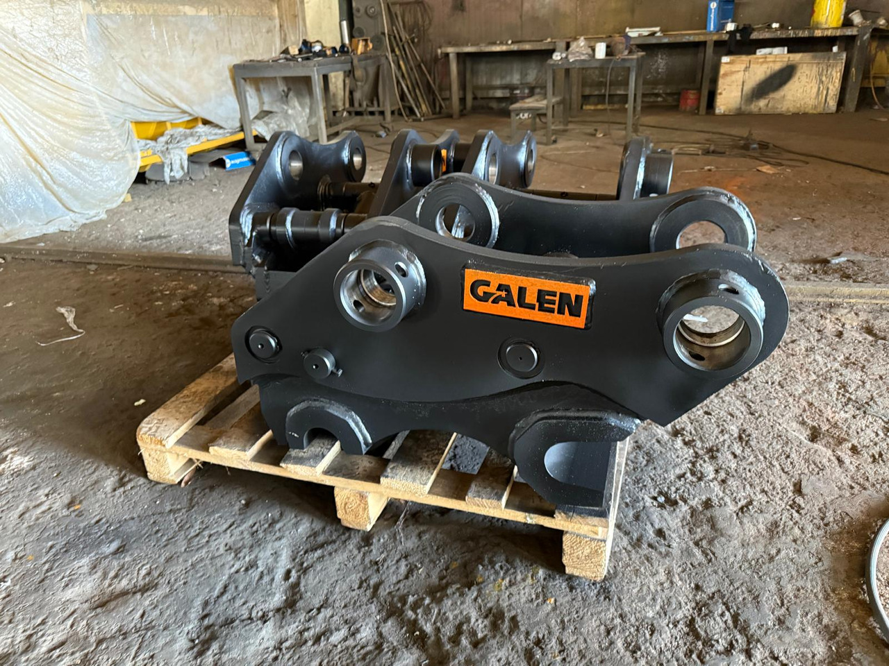 Hitachi ZX350 Quick Coupler - Quick coupler for Crawler excavator: picture 1 Hitachi ZX350 Quick Coupler - Quick coupler for Crawler excavator: picture 1