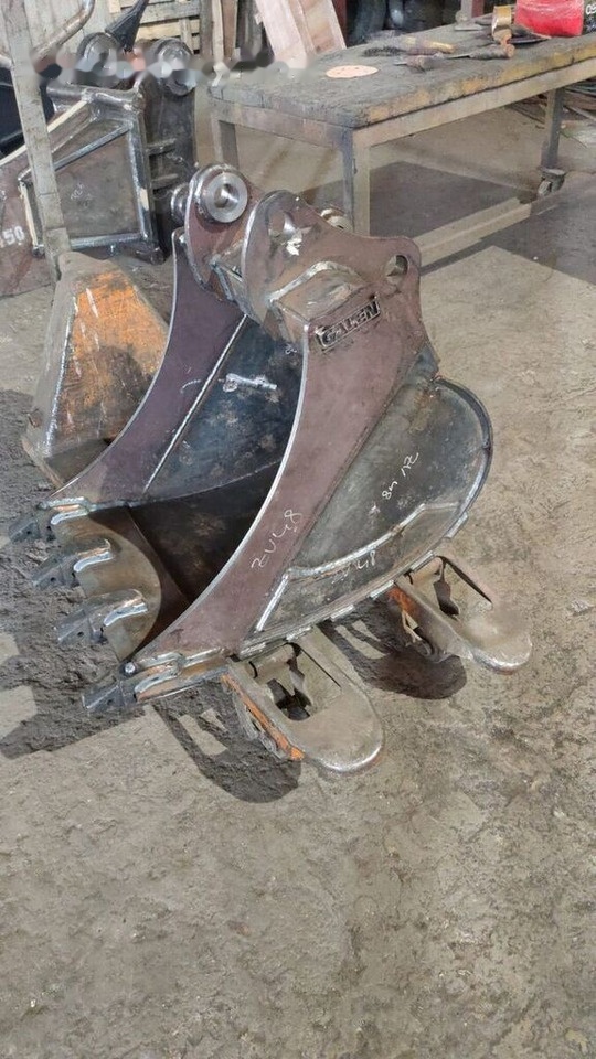 Hitachi ZX48 - Excavator bucket: picture 1 Hitachi ZX48 - Excavator bucket: picture 1
