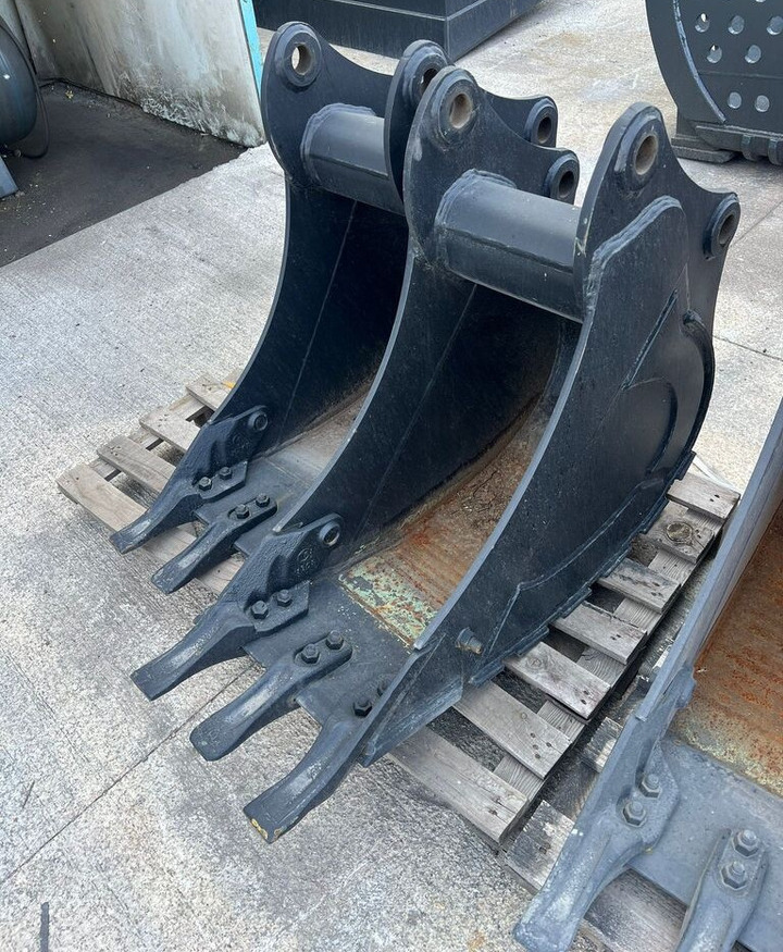 JCB 3CX Bucket - Excavator bucket: picture 1 JCB 3CX Bucket - Excavator bucket: picture 1