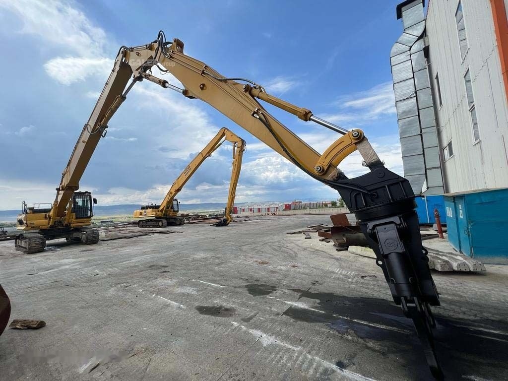 Komatsu PC350 Demolition Boom-Arm Manufacturing - Demolition shears: picture 3 Komatsu PC350 Demolition Boom-Arm Manufacturing - Demolition shears: picture 3