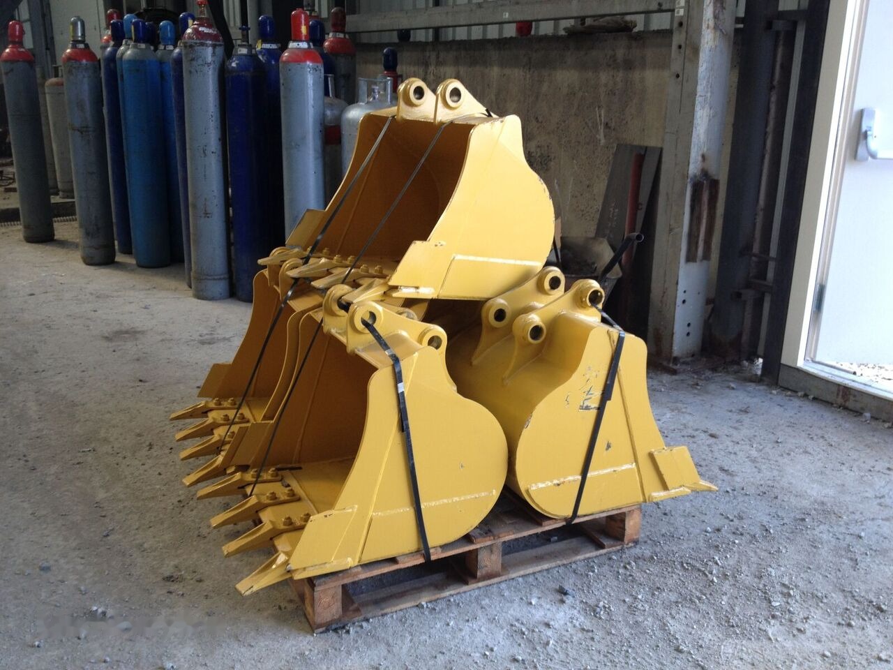 Yanmar BUCKETS - Excavator bucket: picture 2 Yanmar BUCKETS - Excavator bucket: picture 2