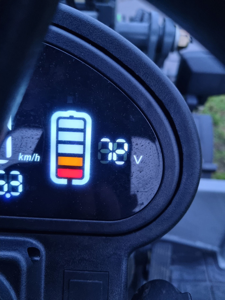 Wheel loader WCM-L2110e: picture 15